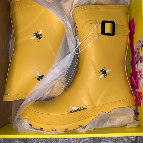 bumble bee wellies